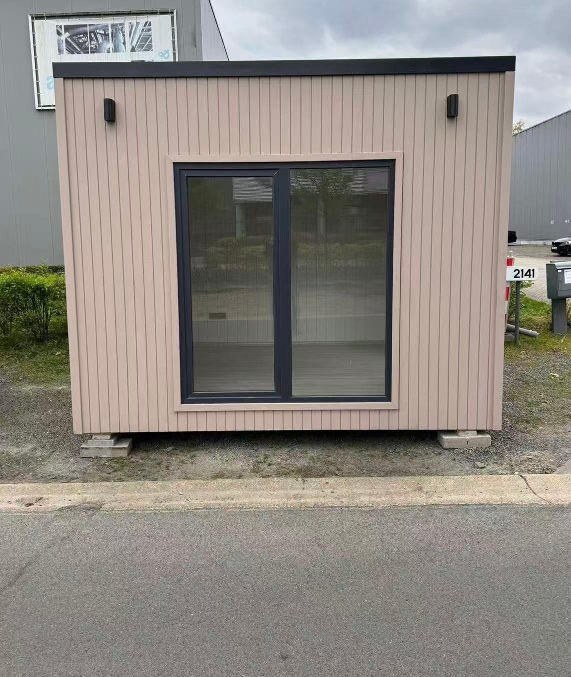 Alternative view of Bureau de jardin isolé 10,5 m² reconditionné  module prêt à l’emploi avec double vitrage et isolation 4 saisons